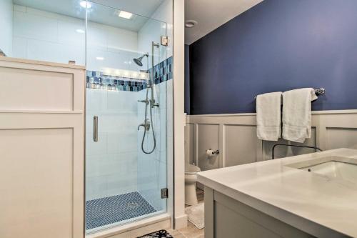 Renovated Villa With 1st-floor Master Walk To Beach