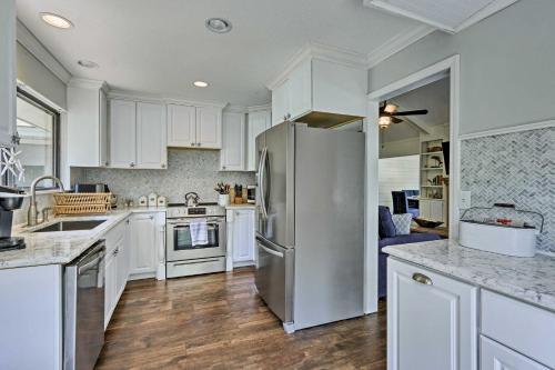 Modern Coastal Escape With Patio - 2mi To Beach