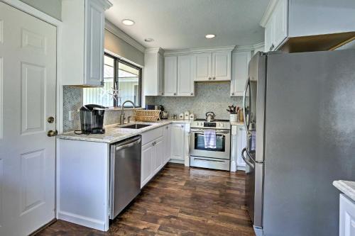 Modern Coastal Escape With Patio - 2mi To Beach