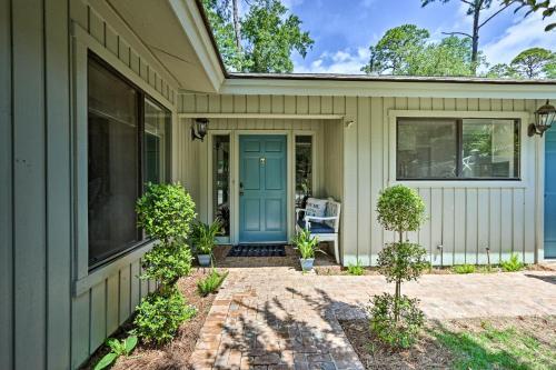 Modern Coastal Escape With Patio - 2mi To Beach