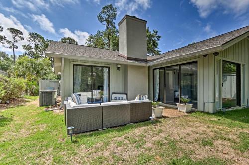 Modern Coastal Escape With Patio - 2mi To Beach