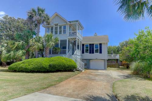 8 44th Avenue