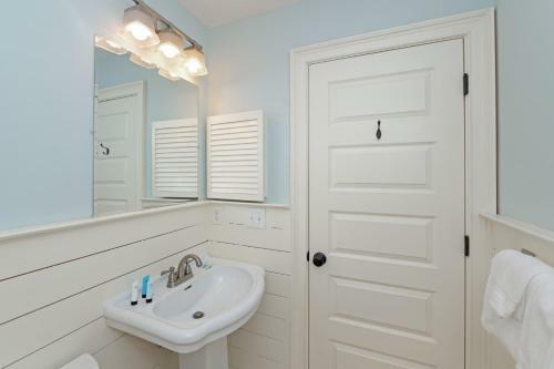 1030 Sparrow Pond Cottage