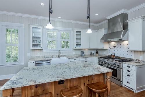 162 Surfsong Road