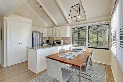 Updated Seabrook Villa -- Near Beach & Pool! Villa
