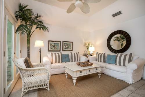 4758 Tennis Club Villa