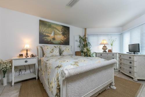 4758 Tennis Club Villa
