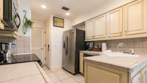 4758 Tennis Club Villa