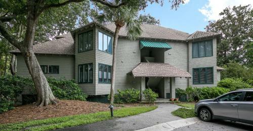 4758 Tennis Club Villa