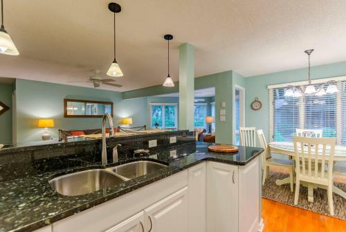 4689 Tennis Club Villa
