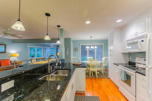 4689 Tennis Club Villa