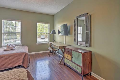 Apartamento Condo On Golf Course With Pool - 10 Mi To Boardwalk!