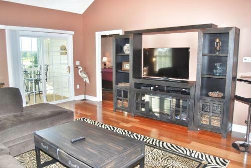 Apartamento 6000 Windsor Green Way 301 Condo