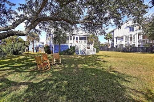 Charming Beach Home With Balconies & Lush Yard Home