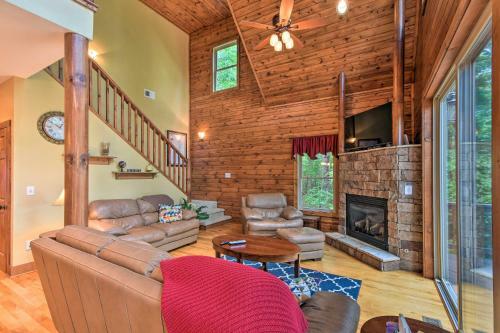 Spacious Family Retreat Steps To Lake Keowee