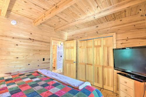 Serene Lakefront Retreat With Dock And Game Room!
