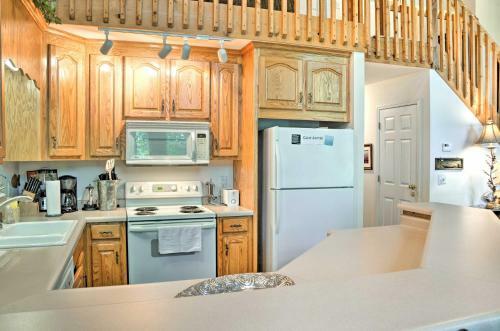 Picturesque Lake Hartwell Home With Pool And Golf Access!