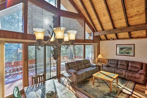 Black Hills Hideaway With Wraparound Deck And Hot Tub!