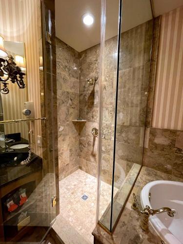 Celebrity Hotel