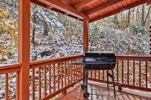 Secluded Smoky Mountain Retreat With Wraparound Deck!
