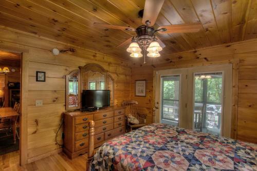 Living Waters #376 By Aunt Bug's Cabin Rentals