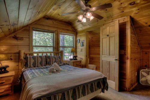 Living Waters #376 By Aunt Bug's Cabin Rentals