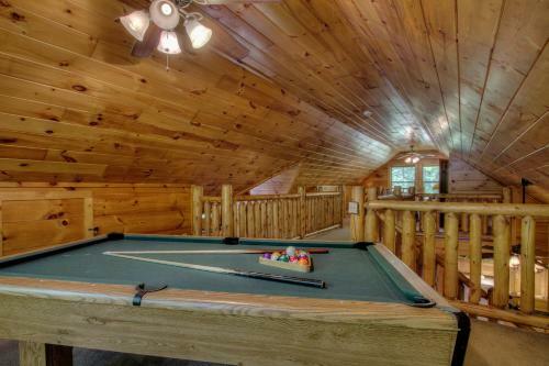 Living Waters #376 By Aunt Bug's Cabin Rentals