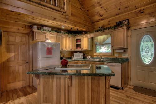 Living Waters #376 By Aunt Bug's Cabin Rentals