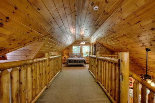Living Waters #376 By Aunt Bug's Cabin Rentals