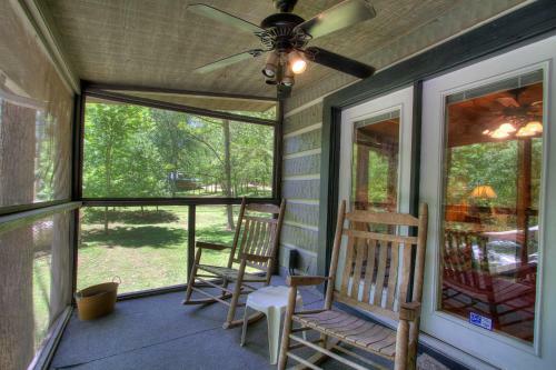 Living Waters #376 By Aunt Bug's Cabin Rentals