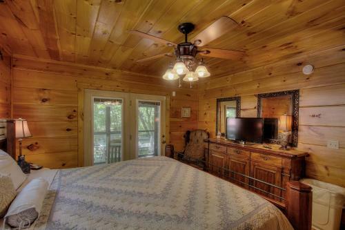 Living Waters #376 By Aunt Bug's Cabin Rentals