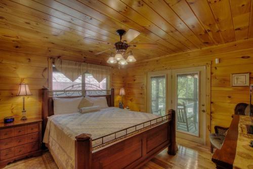 Living Waters #376 By Aunt Bug's Cabin Rentals