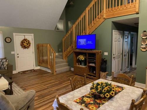 A Nature's Delight - 3 Bedrooms, 2 Baths, Sleeps 6 Cabin