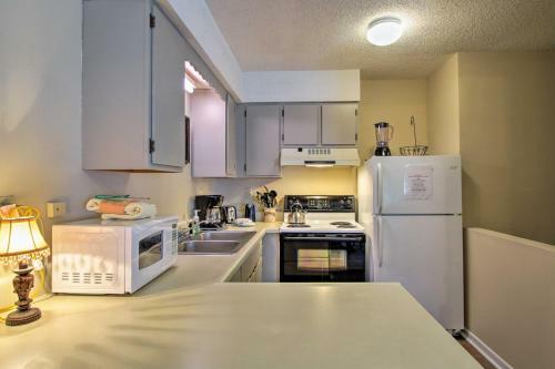 Gatlinburg Townhome With Mountain Views And Pool Access