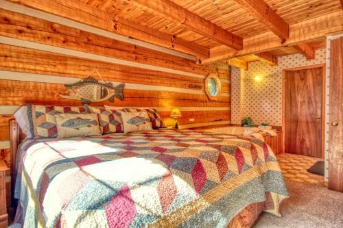 Angler's Perch #2523 By Aunt Bug's Cabin Rentals