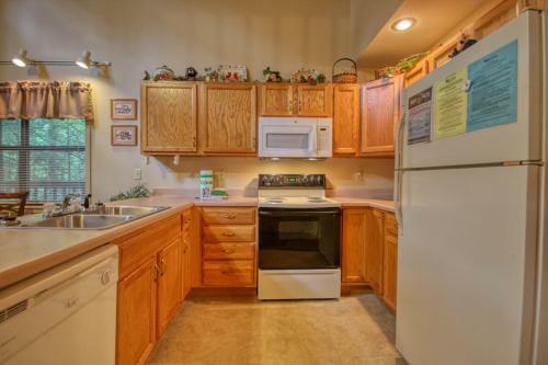 Mountain Hideaway #338 By Aunt Bug's Cabin Rentals