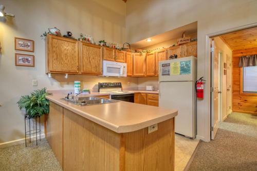 Mountain Hideaway #338 By Aunt Bug's Cabin Rentals