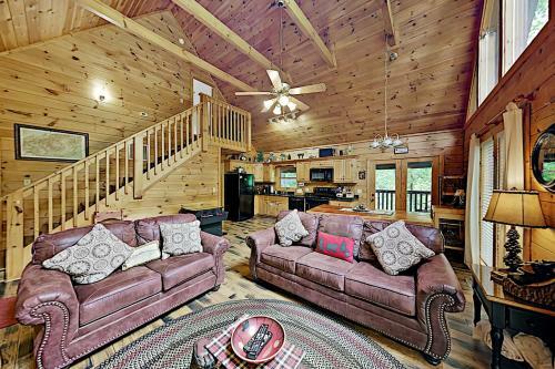 The Bear Essentials Getaway With Hot Tub Cabin