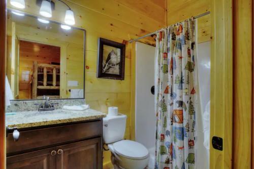 Luxury 5/5.5 Cabin: Theater + Game Room!