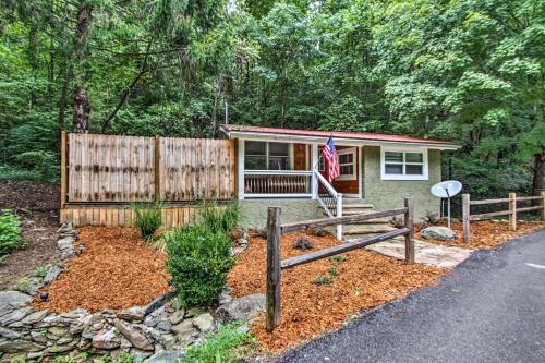 Rustic Cabin With Hot Tub And Deck About 10 Mi To Dollywood