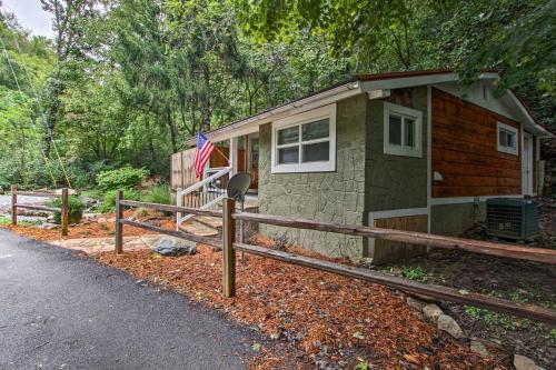 Rustic Cabin With Hot Tub And Deck About 10 Mi To Dollywood