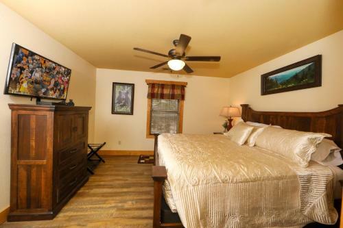 Ivie Holler Chalet