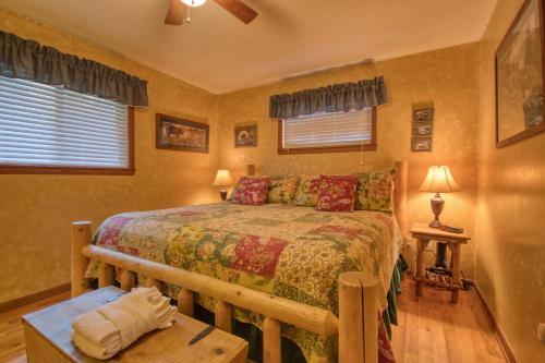 Bear Cabin #462 By Aunt Bug's Cabin Rentals