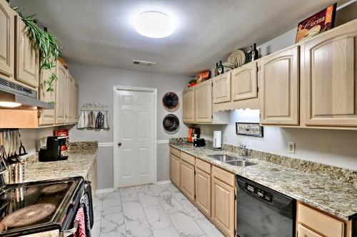 Memphis Home On 20 Acres, 10 Mi To Downtown!