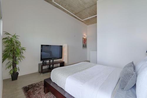 Spectacular Views In Contemporary Two Story Condo