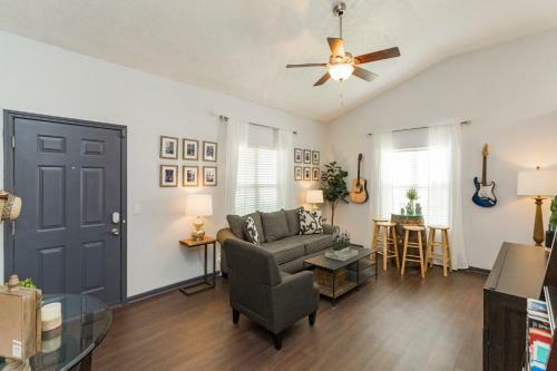 Fun Buena Vista Heights Home Close To Downtown