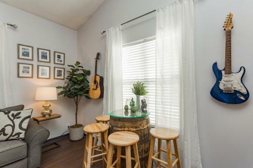 Fun Buena Vista Heights Home Close To Downtown