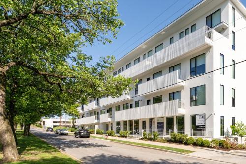 Apartamento Illume - Plush Green Community - Pool-view Balcony Condo