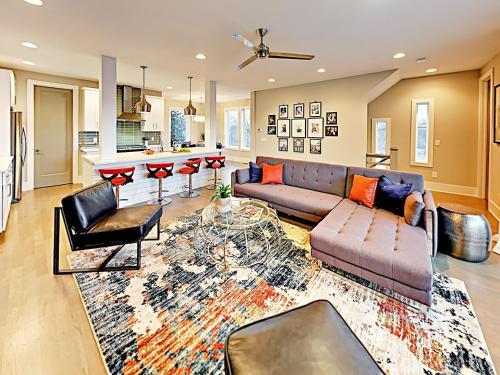 1011a 12th Ave North Townhome Townhouse