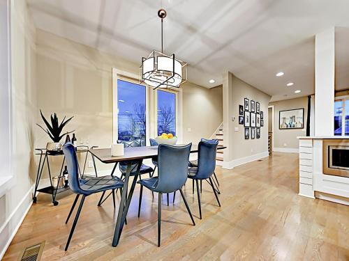1011a 12th Ave North Townhome Townhouse